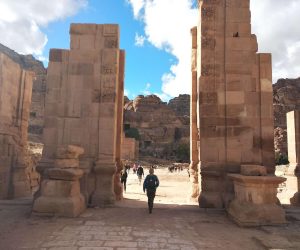 Petra, jednego z cudów świata, Kontynuując eksplorację Jordanii